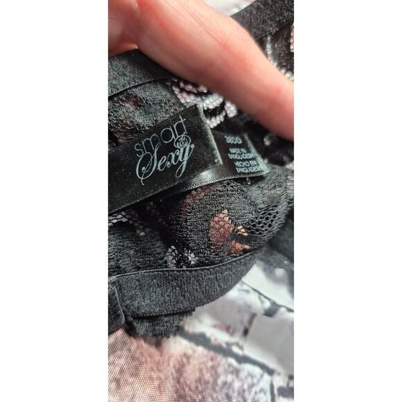 Smart & Sexy 38 DD Black Lacey Bra Underwire Lightly Padded Push up Cutouts EUC - Picture 6 of 6